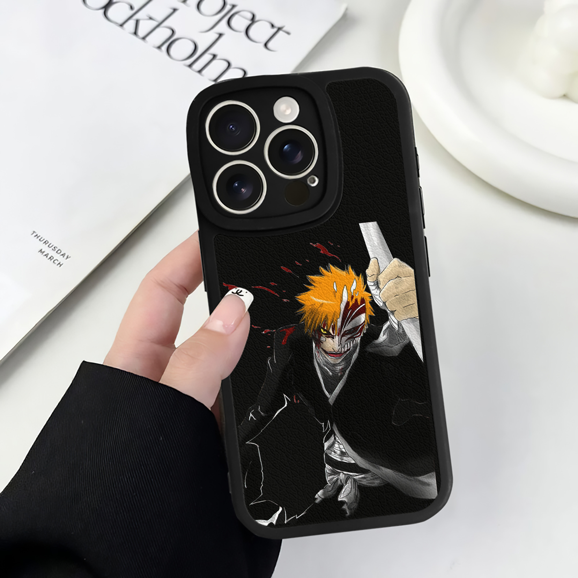 （画像用） ブリーチ 黒崎一護（くろさき いちご）BLEACH Kurosaki Ichigo 【iPhone 16シリーズ対応】シリコンスマホケース（レザー調） 材質：シリコン